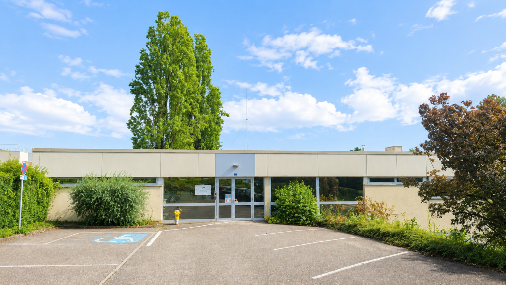 Photo de l'entrée du centre ressources autisme (CRA) du CPN