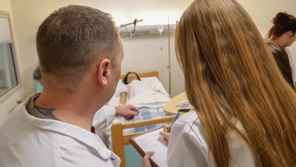 Semaine sécurité patient - Activité chambre des erreurs : observer pour mieux repérer les risques.