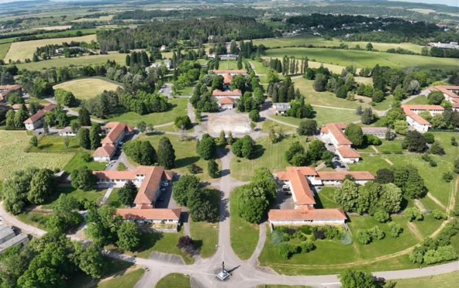Vue aérienne du site du Centre Hospitalier Ravenel à Mirecourt